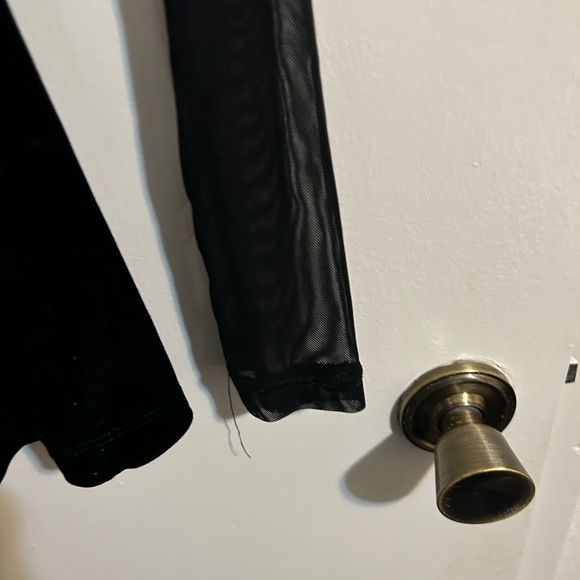 COPY - Women’s top - Picture 3 of 8